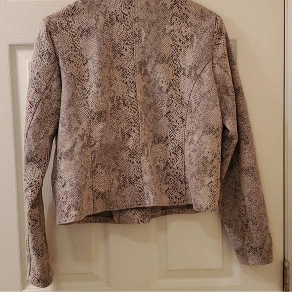 Haute Monde Motorcycle crop Snakeskin jacket - size large. J - Picture 8 of 12